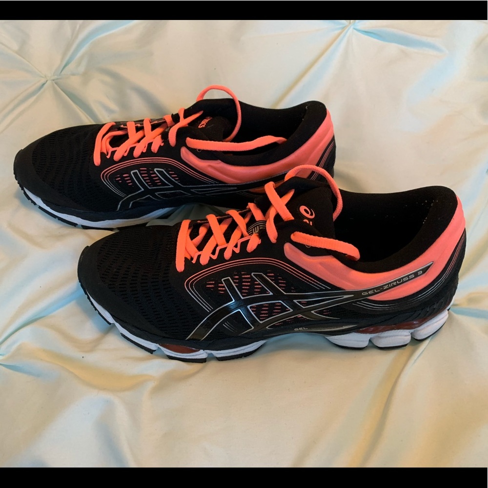 NWOT Black and Pink Asics